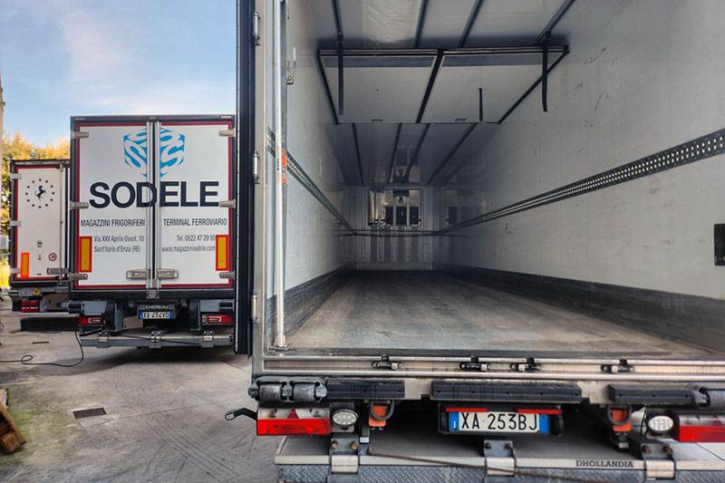 Semirimorchio frigorifero multi-temperatura della flotta LA CALDIRANA SRL